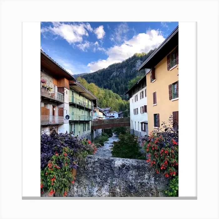 产品名称中包含顶级域名,检查并适当处理后再继续! French Village 2 Canvas PrintI by InstaJulio.fr